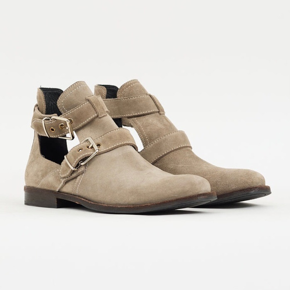 $895 Burberry Made in Italy Grey Suede Cut Out Buckle Moto Ankle Boots Size 6.5